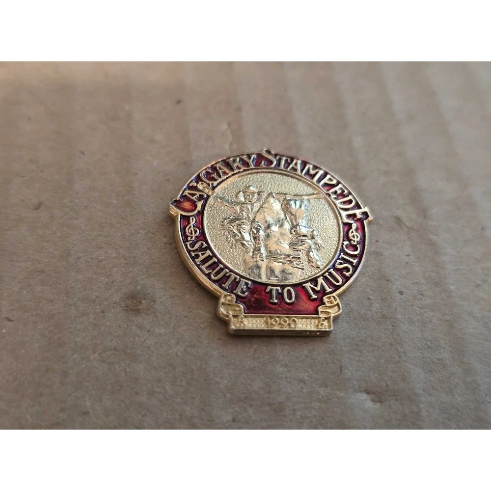 1990 Calgary Stampede Salute To Music Rodeo Alberta Lapel Vest Hat Pin E27